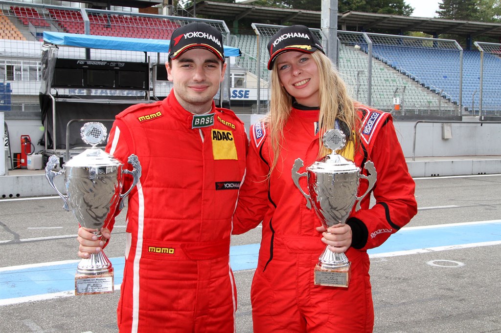 Kuba Giermaziak som her ses sammen med Christina Nielsen er også med ved testen for NGT Motorsport
(Foto: Christina Nielsen)
